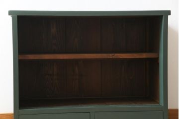 和製アンティーク　ペイント家具　ラフジュオリジナルガラス入り　レトロモダンな雰囲気漂う収納棚(食器棚、戸棚)