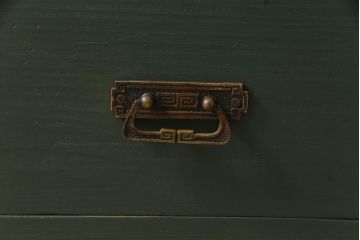 和製アンティーク　ペイント家具　ラフジュオリジナルガラス入り　レトロモダンな雰囲気漂う収納棚(食器棚、戸棚)