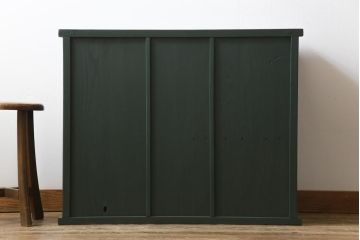 和製アンティーク　ペイント家具　ラフジュオリジナルガラス入り　レトロモダンな雰囲気漂う収納棚(食器棚、戸棚)