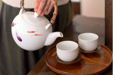 ノリタケ(日陶・則武)　茄子と唐辛子が愛らしい急須(茶器)
