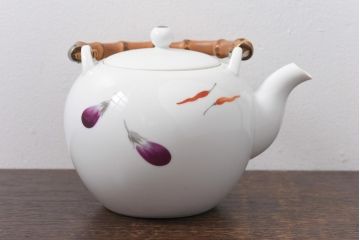 ノリタケ(日陶・則武)　茄子と唐辛子が愛らしい急須(茶器)