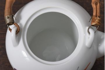 ノリタケ(日陶・則武)　茄子と唐辛子が愛らしい急須(茶器)