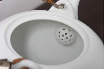 ノリタケ(日陶・則武)　茄子と唐辛子が愛らしい急須(茶器)