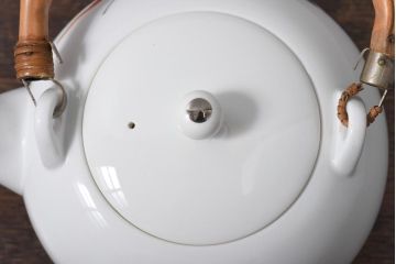 ノリタケ(日陶・則武)　茄子と唐辛子が愛らしい急須(茶器)