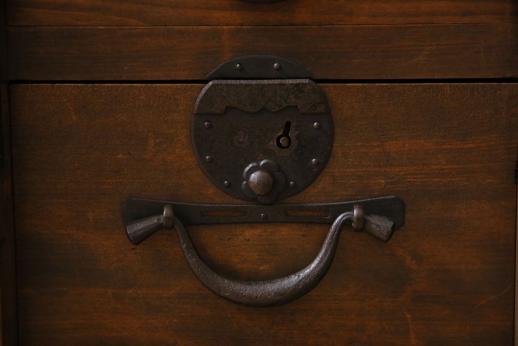 アンティーク家具　和製アンティーク　前面ヒノキ材　堅牢さと上品な雰囲気が魅力的な帳場箪笥(時代箪笥、収納棚)