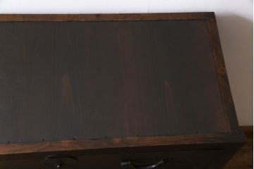 アンティーク家具　和製アンティーク　前面ヒノキ材　堅牢さと上品な雰囲気が魅力的な帳場箪笥(時代箪笥、収納棚)