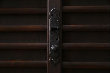 アンティーク家具　和製アンティーク　前面ヒノキ材　堅牢さと上品な雰囲気が魅力的な帳場箪笥(時代箪笥、収納棚)