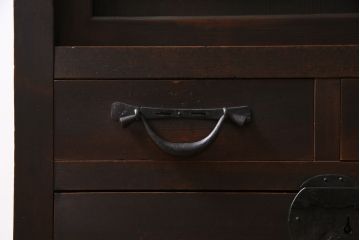 アンティーク家具　和製アンティーク　前面ヒノキ材　堅牢さと上品な雰囲気が魅力的な帳場箪笥(時代箪笥、収納棚)