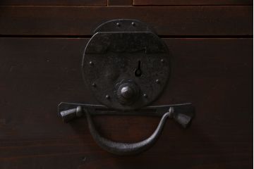 アンティーク家具　和製アンティーク　前面ヒノキ材　堅牢さと上品な雰囲気が魅力的な帳場箪笥(時代箪笥、収納棚)