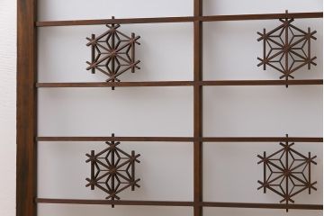 昭和後期　すりガラス入り　組子のデザインがアクセントになった明り取り(フィックス窓、はめ殺し)