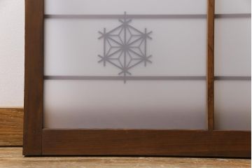 昭和後期　すりガラス入り　組子のデザインがアクセントになった明り取り(フィックス窓、はめ殺し)