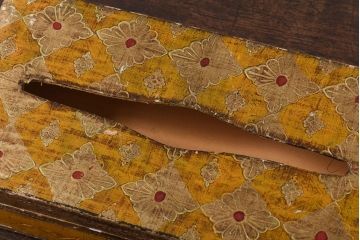 アンティーク雑貨　アンティーク　イタリア伝統工芸　フローレンタイン　エキゾチックな装飾が目を引くティッシュボックス(ティッシュケース、木箱)