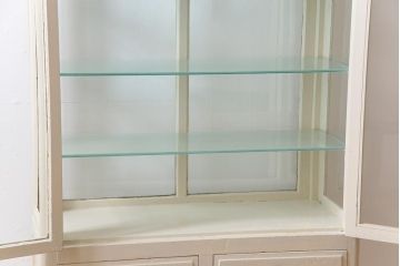 ペイント家具　4面ガラス　アイボリーのレトロなケビントガラスケース(陳列棚、ショーケース、飾り棚)