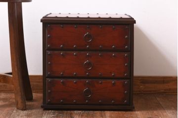 ビンテージ家具　無骨な雰囲気を漂わすレトロな小引き出し(小物収納、卓上収納)