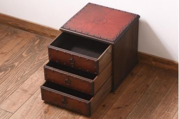 ビンテージ家具　無骨な雰囲気を漂わすレトロな小引き出し(小物収納、卓上収納)