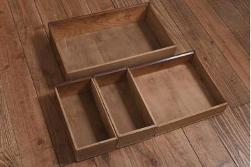和製アンティーク　指物家具　総ケヤキ材　優美な彫刻が施された上手物の小引き出し(引き出し、サイドチェスト)