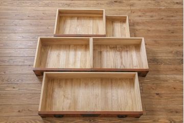 中古　岩谷堂箪笥　脚付リメイク　金具が存在感を放つ開き戸付き整理箪笥(チェスト、和タンス)