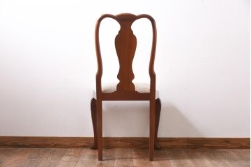 アンティーク家具　フランスアンティーク　ウォールナット材　上品で優雅な佇まいが魅力のダイニングチェア(椅子)