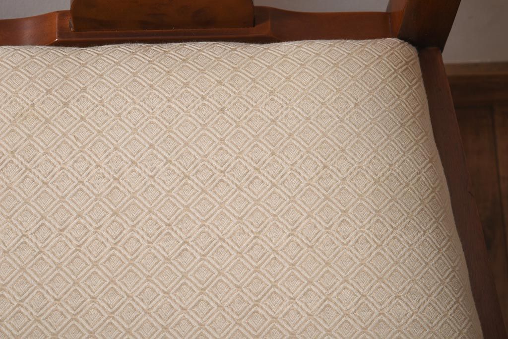 アンティーク家具　フランスアンティーク　ウォールナット材　上品で優雅な佇まいが魅力のダイニングチェア(椅子)(1)