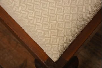 アンティーク家具　フランスアンティーク　ウォールナット材　上品で優雅な佇まいが魅力のダイニングチェア(椅子)(2)