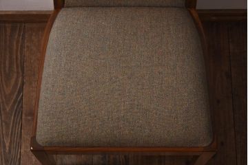 ヴィンテージ家具　北欧ビンテージ　G-PLAN(ジープラン)　しなやかなラインが魅力的なダイニングチェア(ワークチェア、椅子)(1)