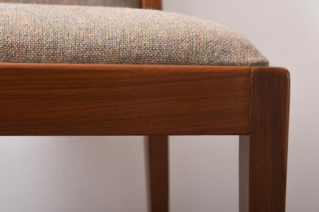 ヴィンテージ家具　北欧ビンテージ　G-PLAN(ジープラン)　しなやかなラインが魅力的なダイニングチェア(ワークチェア、椅子)(1)