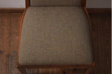 ヴィンテージ家具　北欧ビンテージ　G-PLAN(ジープラン)　しなやかなラインが魅力的なダイニングチェア(ワークチェア、椅子)(2)