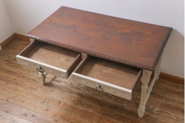 ヴィンテージ家具　フランスビンテージ　楡(ニレ)材　華やかなレリーフが目を引くペイントテーブル(ダイニングテーブル)