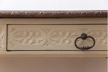 ヴィンテージ家具　フランスビンテージ　楡(ニレ)材　華やかなレリーフが目を引くペイントテーブル(ダイニングテーブル)