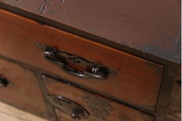アンティーク家具　和製アンティーク　前面ヒノキ材　渋さを交えたジャンクスタイルにおすすめな会津箪笥(箪笥ローボード、衣装箪笥)