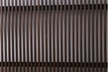 昭和初期　市松模様ガラス　和モダンな雰囲気高まる格子戸(ガラス帯戸、引き戸、建具)2枚セット