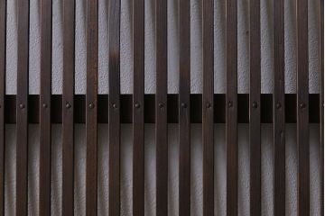 昭和初期　市松模様ガラス　和モダンな雰囲気高まる格子戸(ガラス帯戸、引き戸、建具)2枚セット