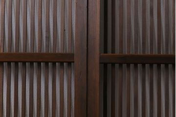 昭和初期　市松模様ガラス　和モダンな雰囲気高まる格子戸(ガラス帯戸、引き戸、建具)2枚セット