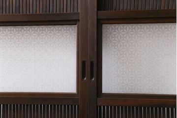 高級品!　変わり花菱ガラス　ヒノキ柾目材　細い桟が並んだ上品な万本格子戸(引き戸、ガラス帯戸、建具)4枚セット