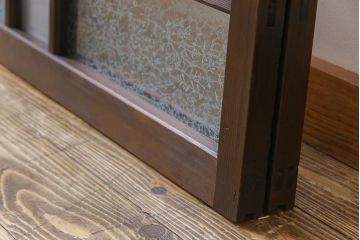 昭和レトロ　色ガラス入り　菱型のデザインがおしゃれなガラス戸(引き戸、建具、窓)2枚セット