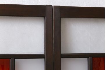 昭和レトロ　色ガラス入り　菱型のデザインがおしゃれなガラス戸(引き戸、建具、窓)2枚セット