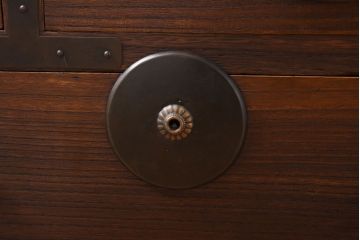 アンティーク家具　和製アンティーク　総桐材　真鍮金具が魅力の整理箪笥(時代箪笥、ローボード)