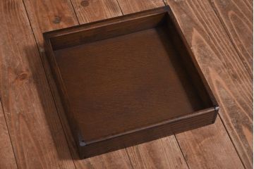 中古　イギリス輸入家具　オーク材　葡萄の彫刻がおしゃれなサイドテーブル(ナイトテーブル)(定価約12万円)(1)