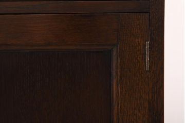 中古　イギリス輸入家具　オーク材　葡萄の彫刻がおしゃれなサイドテーブル(ナイトテーブル)(定価約12万円)(1)