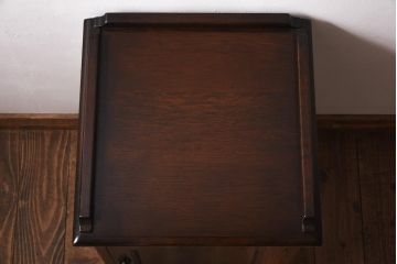 中古　イギリス輸入家具　オーク材　葡萄の彫刻がおしゃれなサイドテーブル(ナイトテーブル)(定価約12万円)(2)