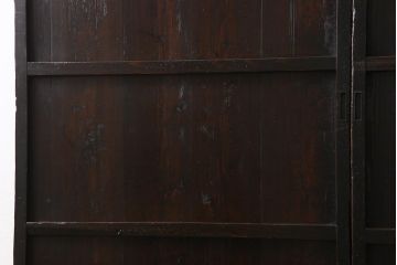 和製アンティーク　杉材　濃い色合いが渋さを醸し出す板戸(帯戸、引き戸、建具)2枚セット
