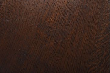 中古　イギリス輸入家具　オーク材　オープンラック　葡萄の彫刻がおしゃれなサイドテーブル(ナイトテーブル)