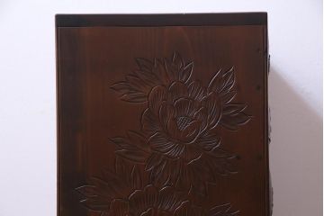 中古　伝統工芸　日光彫り　華やかな雰囲気の彫りが施された小引き出し(小物収納、引き出し)
