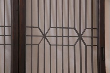 ラフジュ工房オリジナル　リメイク家具　アンティークの書院戸を使った和モダンな戸棚(ガラス戸棚、収納棚、サイドボード、組子)