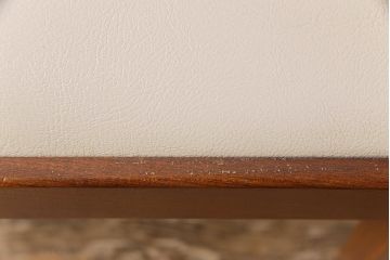 ヴィンテージ家具　北欧ビンテージ　G-PLAN(ジープラン)　白のレザーが可愛らしいアームチェア(ダイニングチェア、椅子)