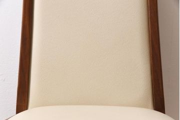 ヴィンテージ家具　北欧ビンテージ　G-PLAN(ジープラン)　白のレザーが可愛らしいダイニングチェア(椅子)(1)