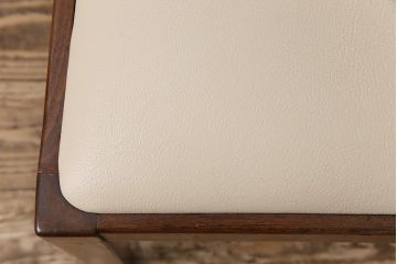 ヴィンテージ家具　北欧ビンテージ　G-PLAN(ジープラン)　白のレザーが可愛らしいダイニングチェア(椅子)(1)