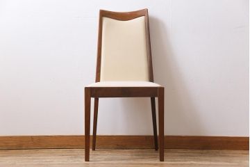 ヴィンテージ家具　北欧ビンテージ　G-PLAN(ジープラン)　白のレザーが可愛らしいダイニングチェア(椅子)(2)
