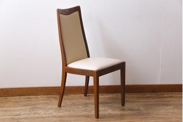 ヴィンテージ家具　北欧ビンテージ　G-PLAN(ジープラン)　白のレザーが可愛らしいダイニングチェア(椅子)(2)
