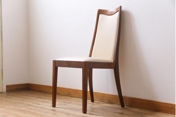 ヴィンテージ家具　北欧ビンテージ　G-PLAN(ジープラン)　白のレザーが可愛らしいダイニングチェア(椅子)(2)